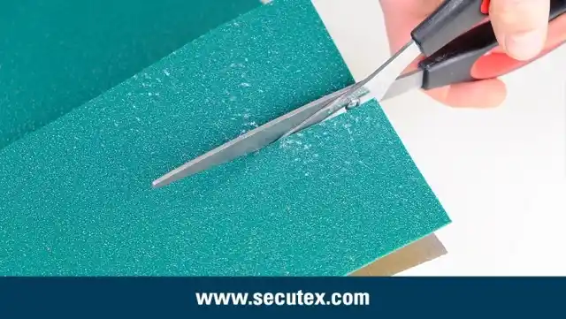 Рулонный и листовой противоскользящий ламинат secuGrip 90 Laminat
